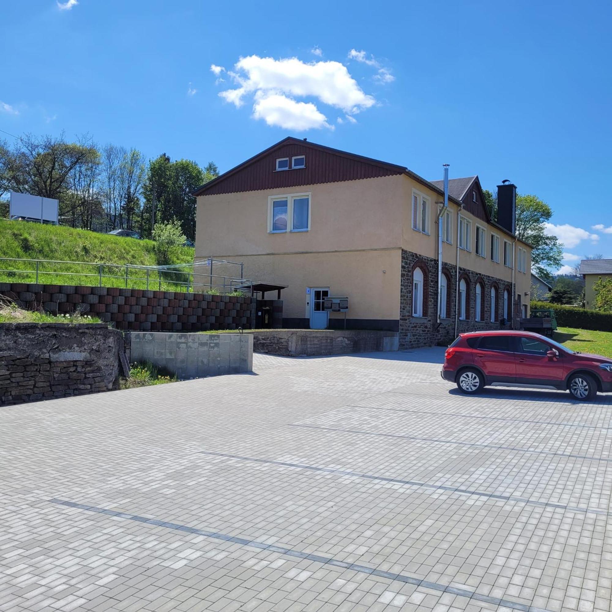 Ferienwohnungen An Der Fichtelbergbahn Cranzahl Exteriör bild